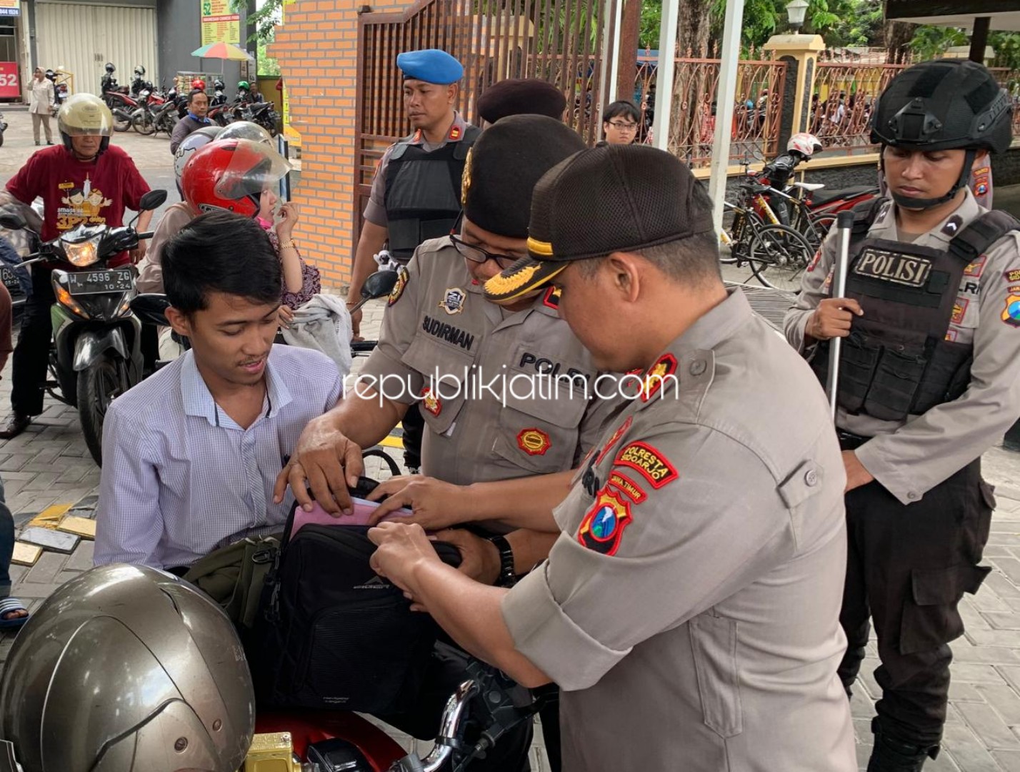 Pasca Ledakan Bom di Medan, Pengamanan Polresta Sidoarjo Diperketat