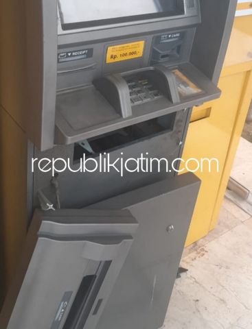 Modus Para Pelaku CCTV Ditutupi Kardus, Mesin ATM Di JL Gajah Mada Sidoarjo Dirusak Kawanan Pencuri