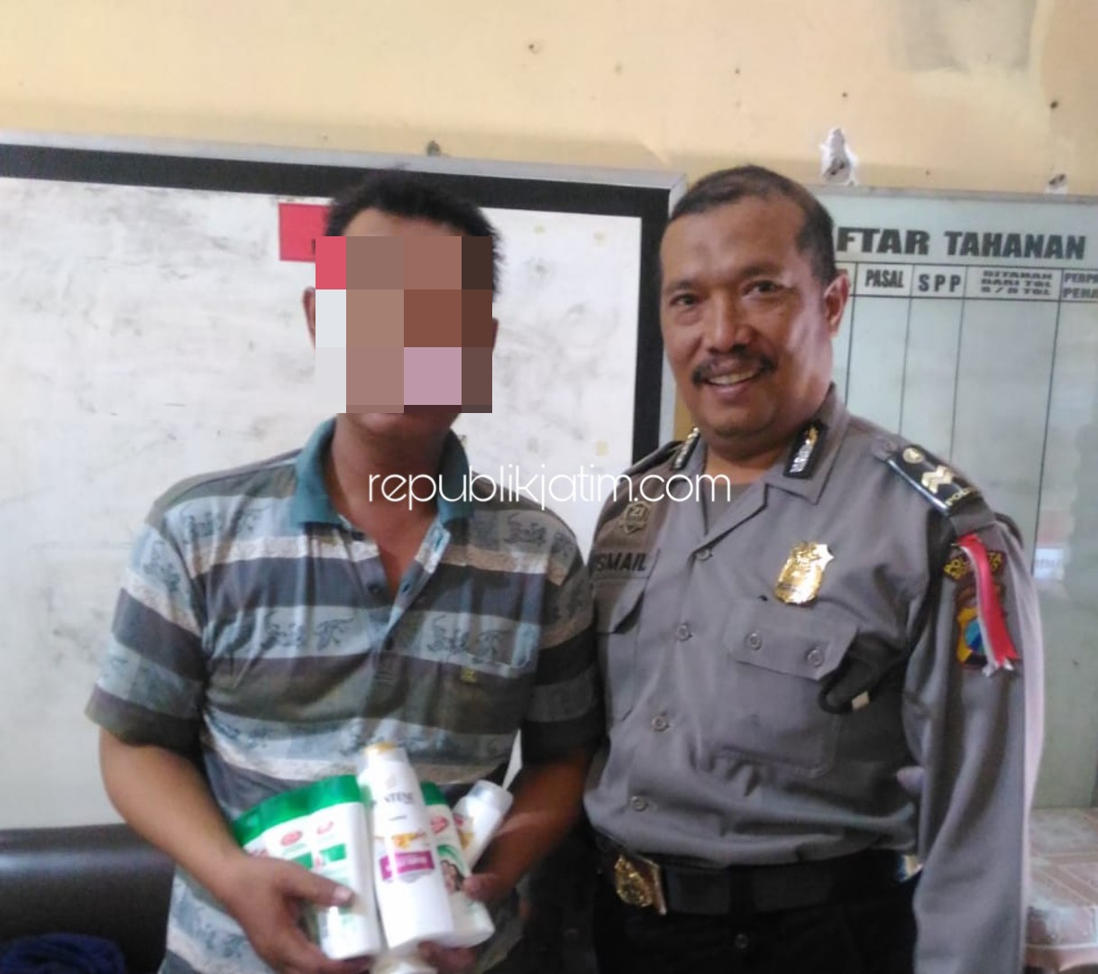 Curi 7 Botol Shampoo Berbagai Merek di Minimarket, Warga Deltasari Terekam CCTV