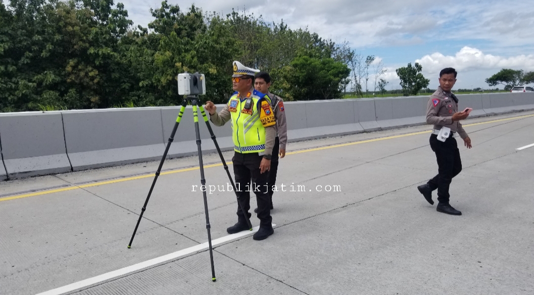 TAA Subdit Gakkum Ditlantas Polda Jatim Gelar Olah TKP Kecelakaan Bus Satgas Hanura di Tol Ngawi 