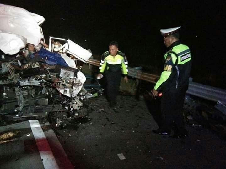 Mobil Rombongan Mahasiswa Tabrak Truk di Tol Madiun - Nganjuk, 5 Tewas 5 Terluka