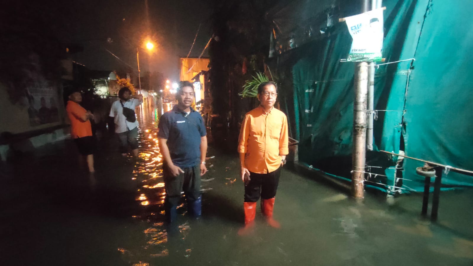 BPBD Pasok Bantuan Logistik dan Evakuasi Warga Terdampak Banjir di Waru Sidoarjo