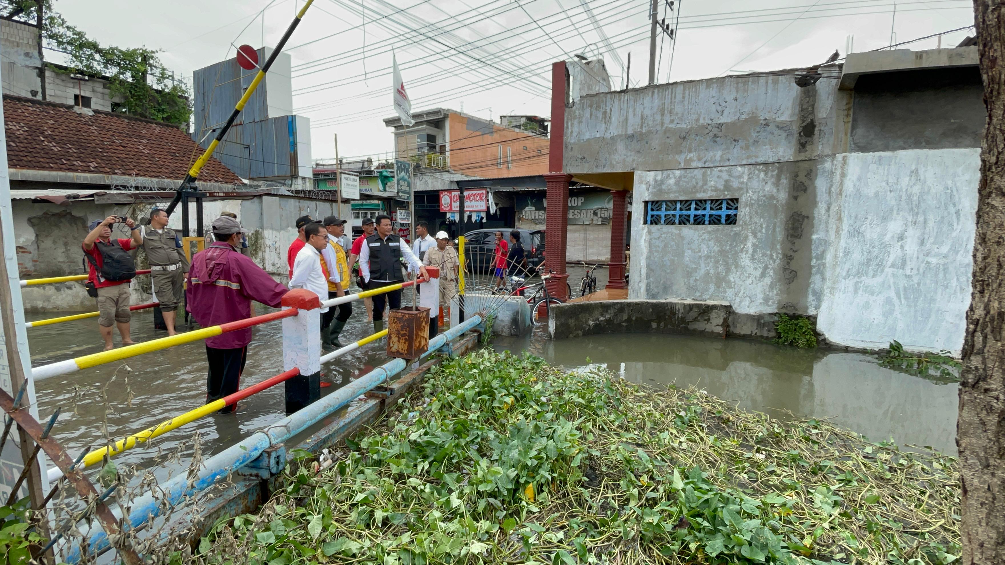 Banjir di Waru Parah, Wabup Sidoarjo Instruksikan Dinas PU Pengairan Propinsi Jatim Normalisasi Sungai Buntung