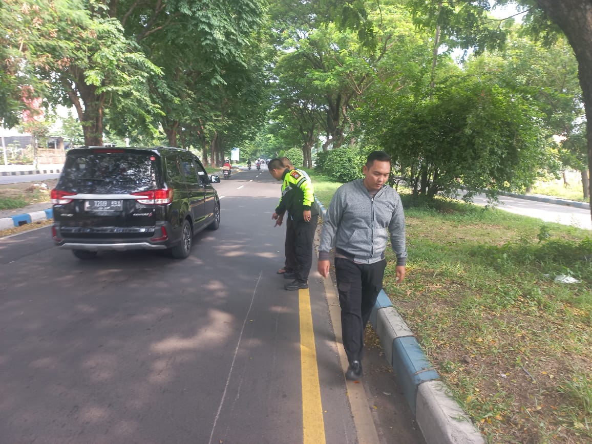 Karyawan Perempuan Pengendara Motor Honda Beat Tewas Diseruduk Mobil L 300 di JL Raya Juanda Sidoarjo