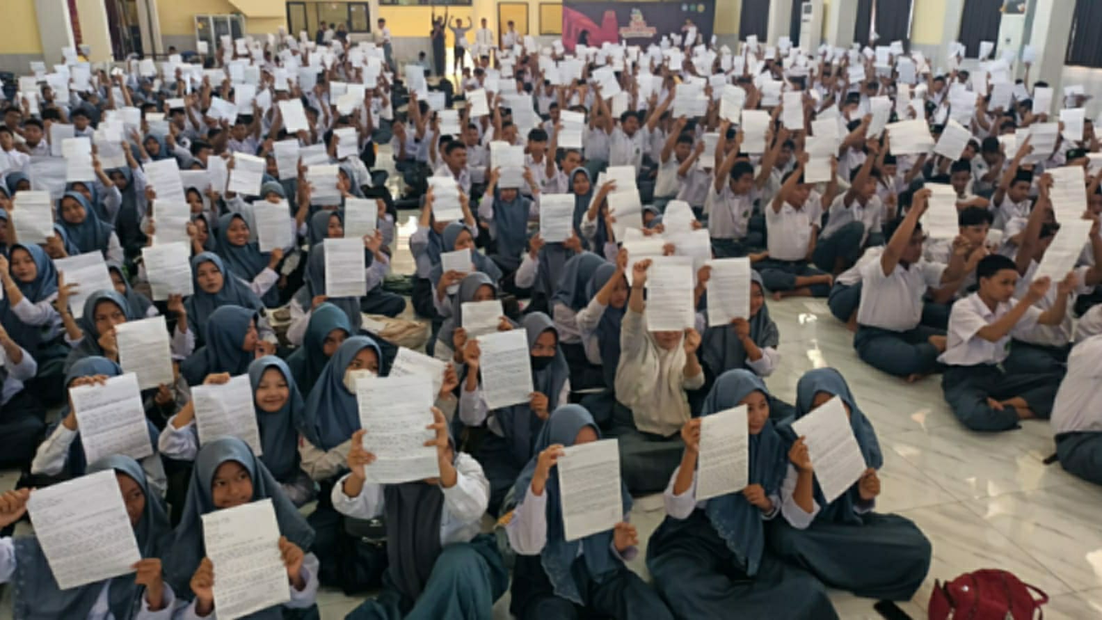 Ratusan Siswa Baru SMK YPM 8 Sidoarjo Berkirim Surat Terbuka Cinta Lingkungan untuk Bupati dan Presiden RI