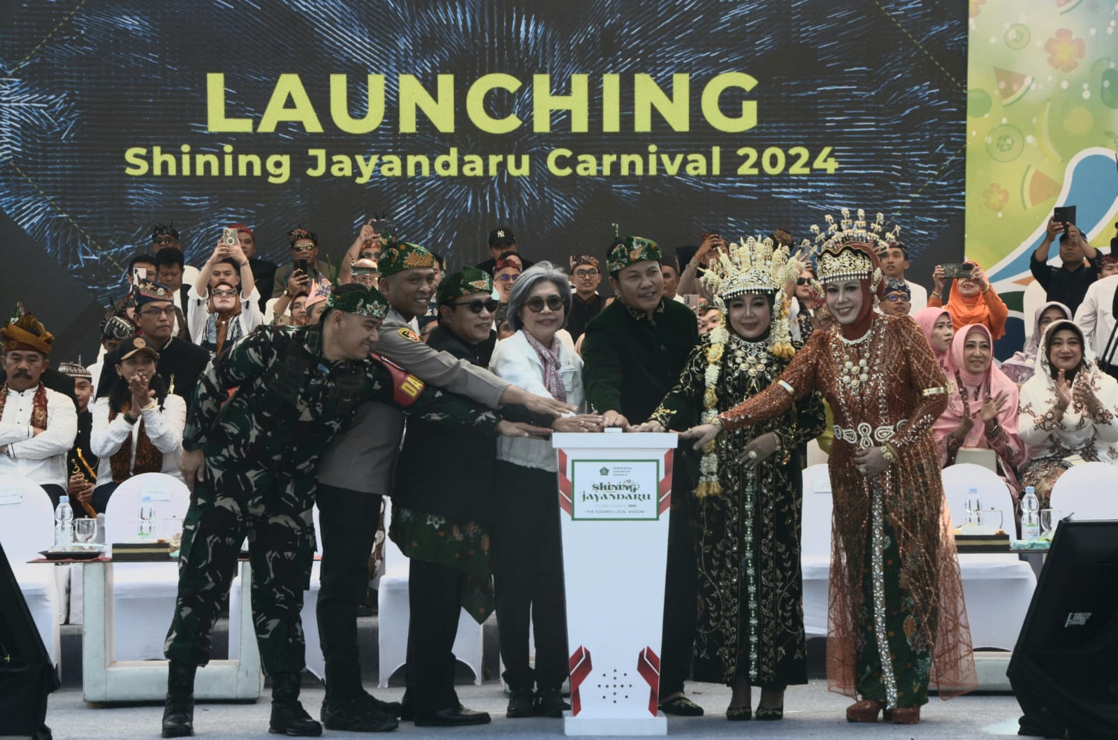 Menparekraf RI Apresiasi Karnaval Shining Jayandaru, Berharap Dongkrak Pariwisata di Sidoarjo