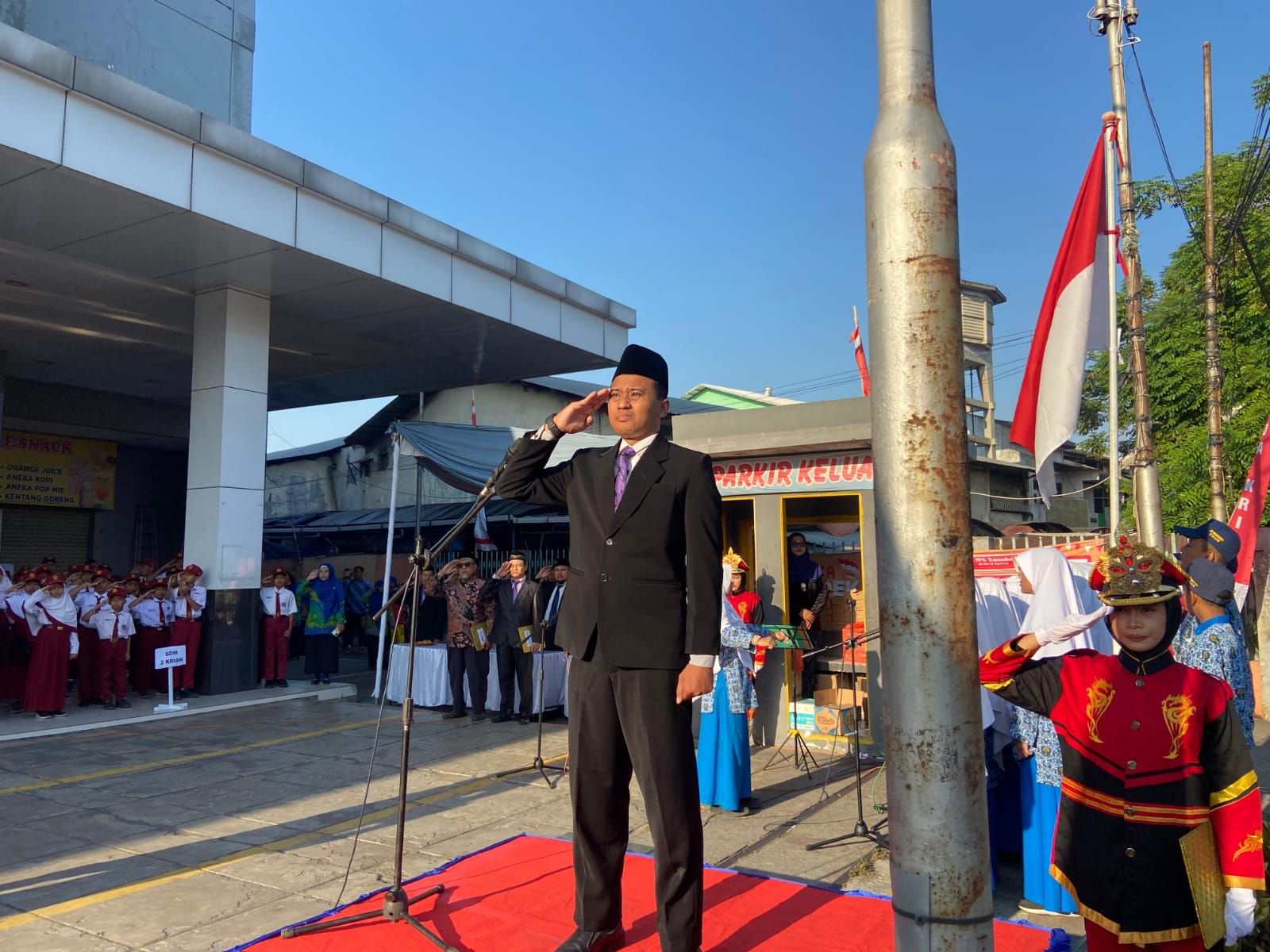 Libatkan Para Pelajar, PCM Krian Gelar Upacara Bendera 17 Agustus 2024 di Halaman Mall Ramayana