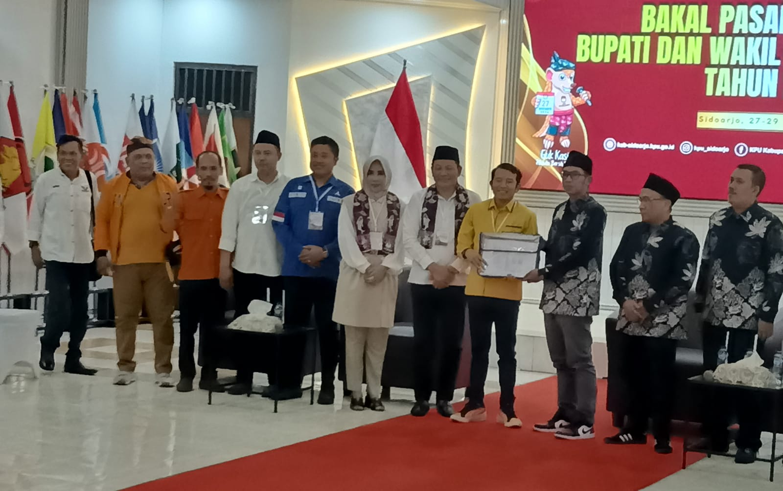 Usung Tagline BAIK, Paslon Subandi dan Mimik Idayana Resmi Mendaftar ke KPU Sidoarjo