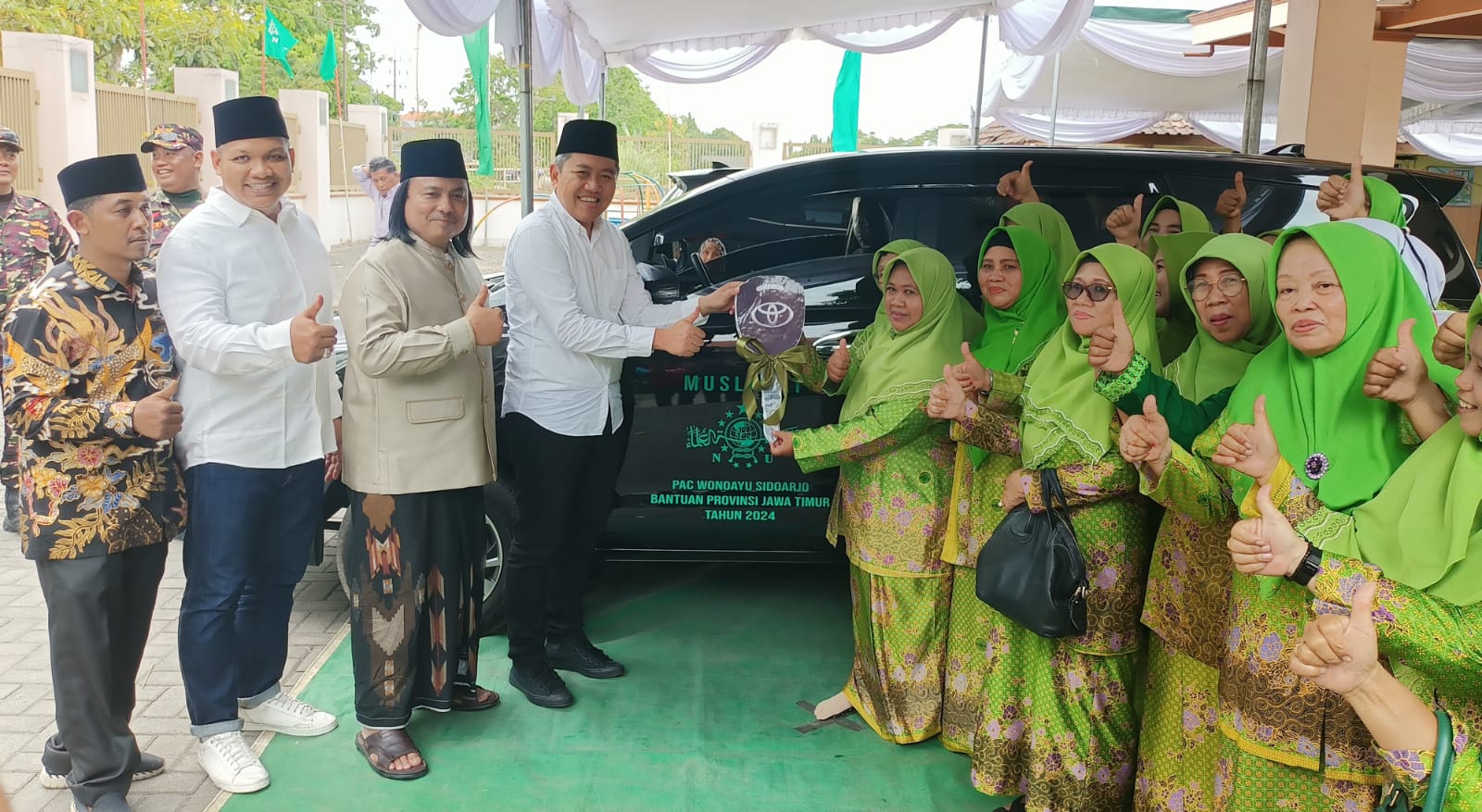 Serahkan Mobil Operasional Innova Reborn dari Pemprov Jatim, Mas Iin Penuhi Aspirasi PAC Muslimat Wonoayu