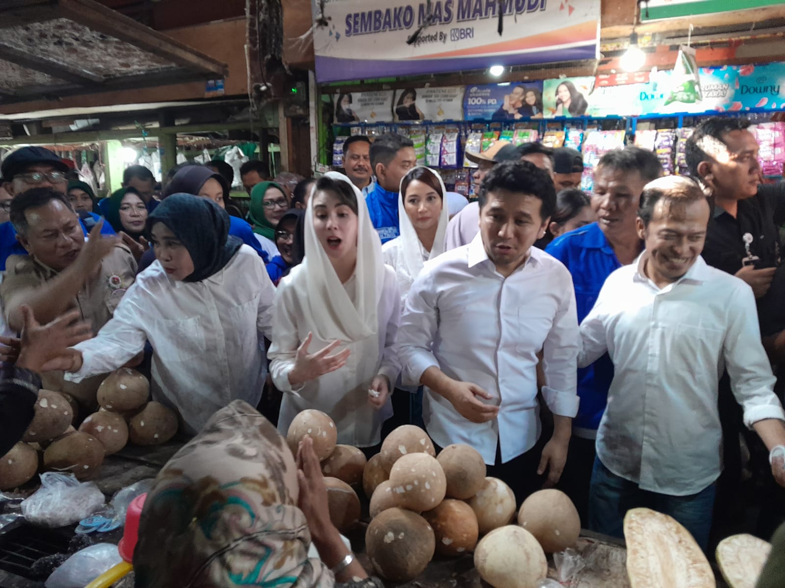 Tampung Keluhan Pedagang Pasar Larangan, Cawagub Emil Dardak Blusukan Pastikan Jatim Produsen Pangan Nasional