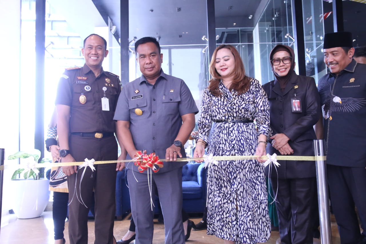 Launching Galeri Kriya Kreatif di Hotel Luminor, Pjs Bupati Ajak Semua Pihak Dukung Penuh Pengembangan UMKM Sidoarjo