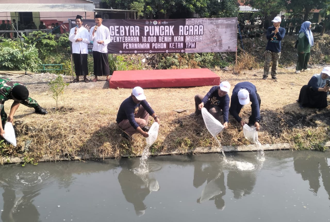 Puncak HSN 2024, Siswa dan Guru Tebar 10.000 Bibit Ikan Serta Bagikan 600 Paket Sayuran untuk Warga Sekitar