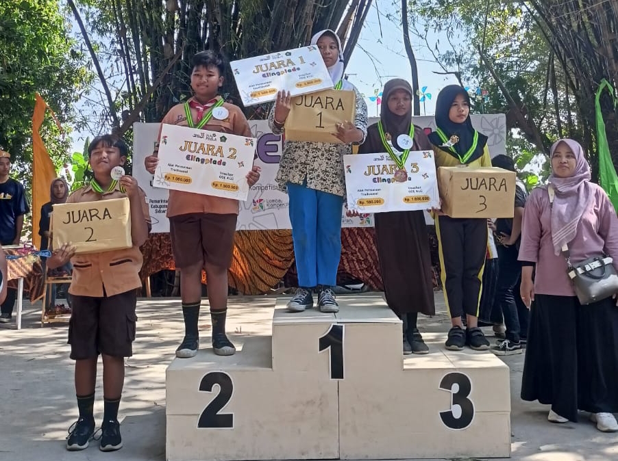 Juarai Lomba Permainan Tradisional di Kampung Lali Gadget Wonoayu, SD Al Muslim Sidoarjo Ikut Lestarikan Budaya