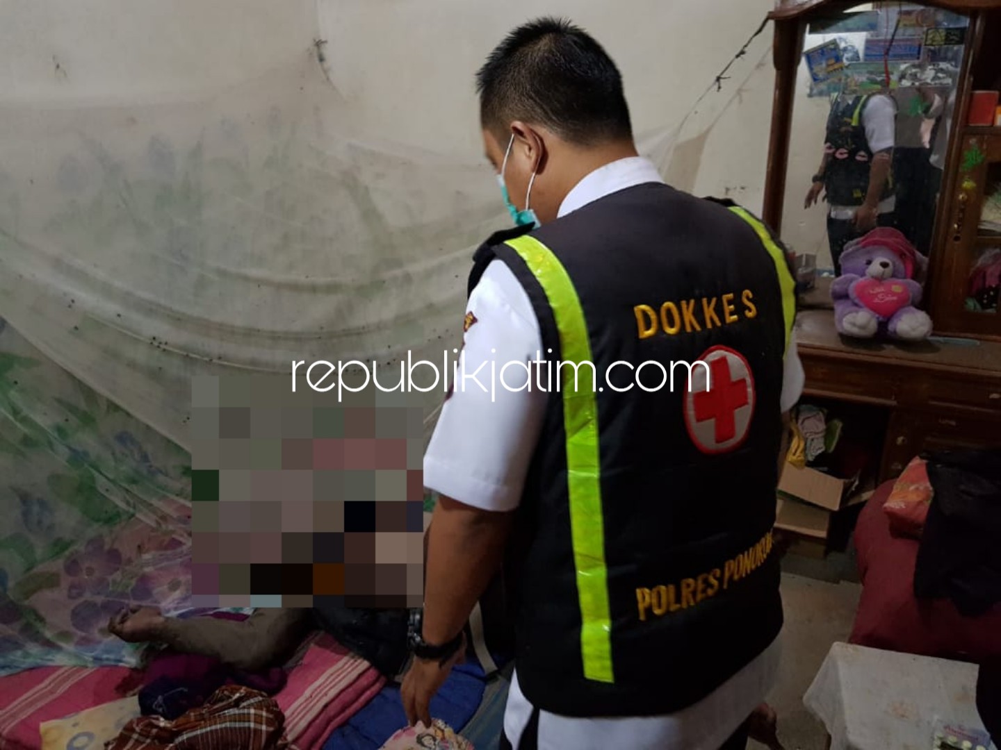 Hidup Sendiri, Warga Ponorogo Ditemukan Tewas Membusuk di Kamarnya