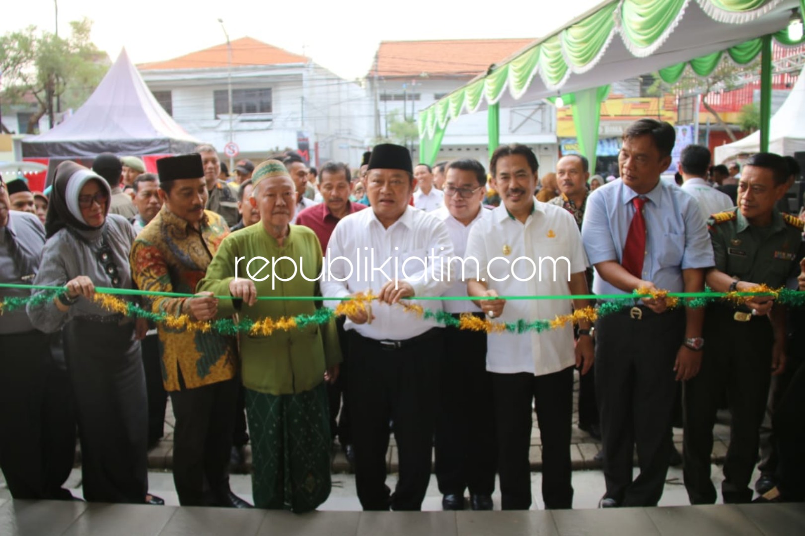 Bupati Resmikan Sentra PKL Sidoarjo  dan Sentra PKL Gedung Matahari