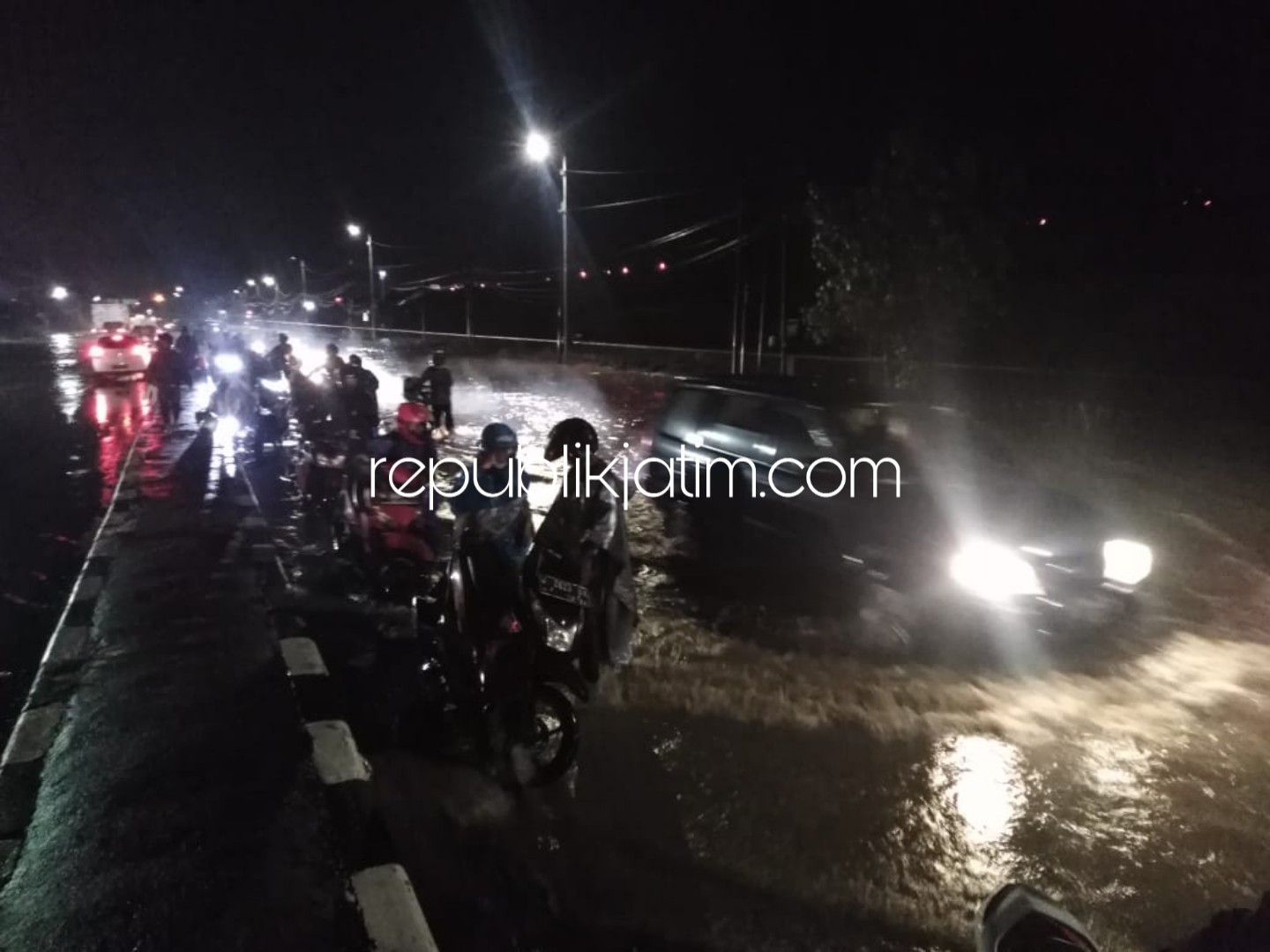 Jalan Raya Porong Lama Kembali Terendam Banjir 50 Sentimeter