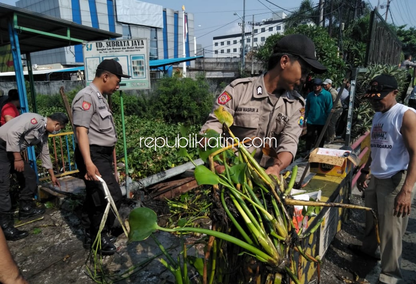 Antisipasi Banjir, BPBD Kerja Bakti Bersihkan Sungai Buntung Waru