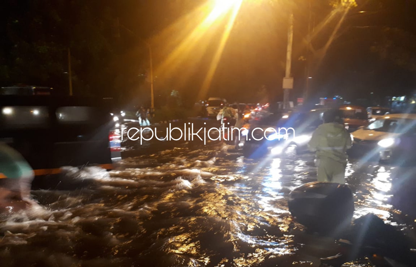 Diguyur Hujan, Banjir di Sidoarjo Tidak Hanya di Jalan Raya Juanda