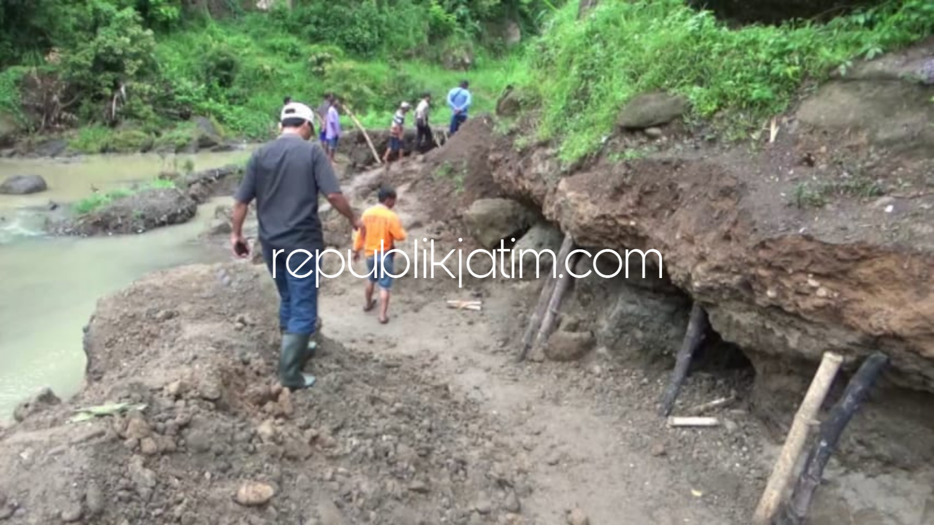 Dua Penambang Sirtu Di Ngawi Tewas Tertimbun Longsor