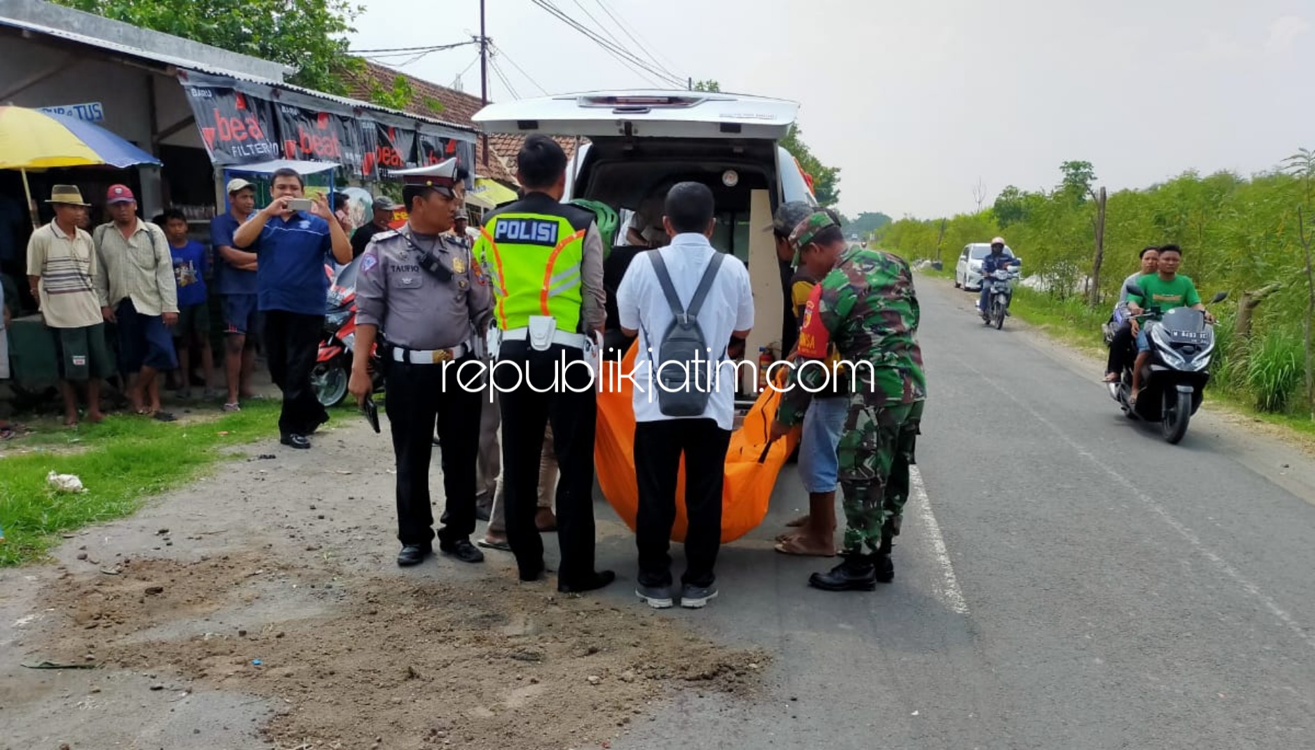 Pulang Mancing, Bapak dan Anak Meninggal Dihantam Dump Truk di Jabon