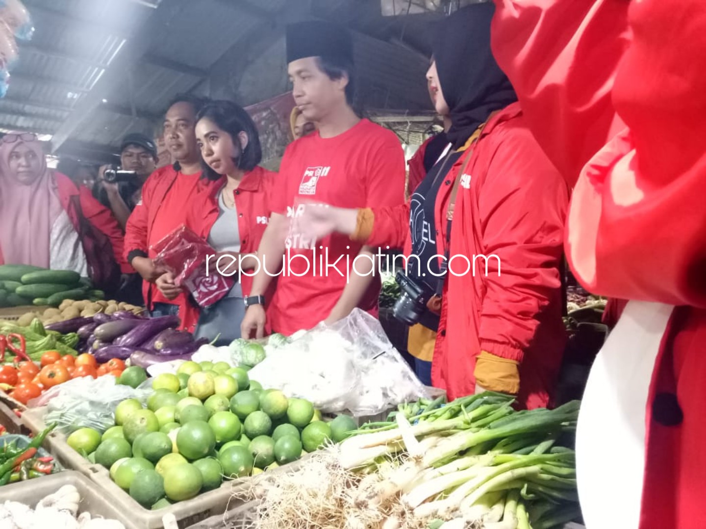 Dukung Pengumuman Eks Koruptor, Pengurus PSI Blusukan ke Pasar Larangan