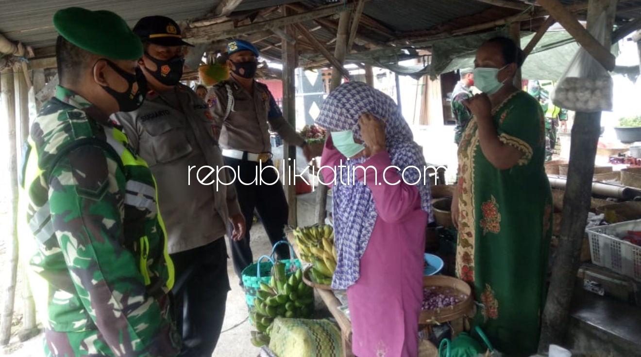 Polsek Siman Operasi Yustisi Pasar Demangan, Edukasi Para Pelanggar Prokes