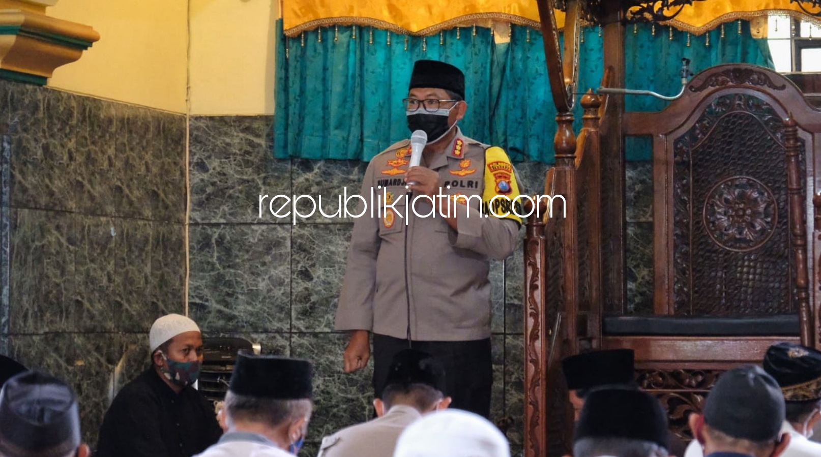 Safari Jumat, Kapolresta Sidoarjo Edukasi Jamaah Pentingnya Disiplin Penerepan Protokol Kesehatan