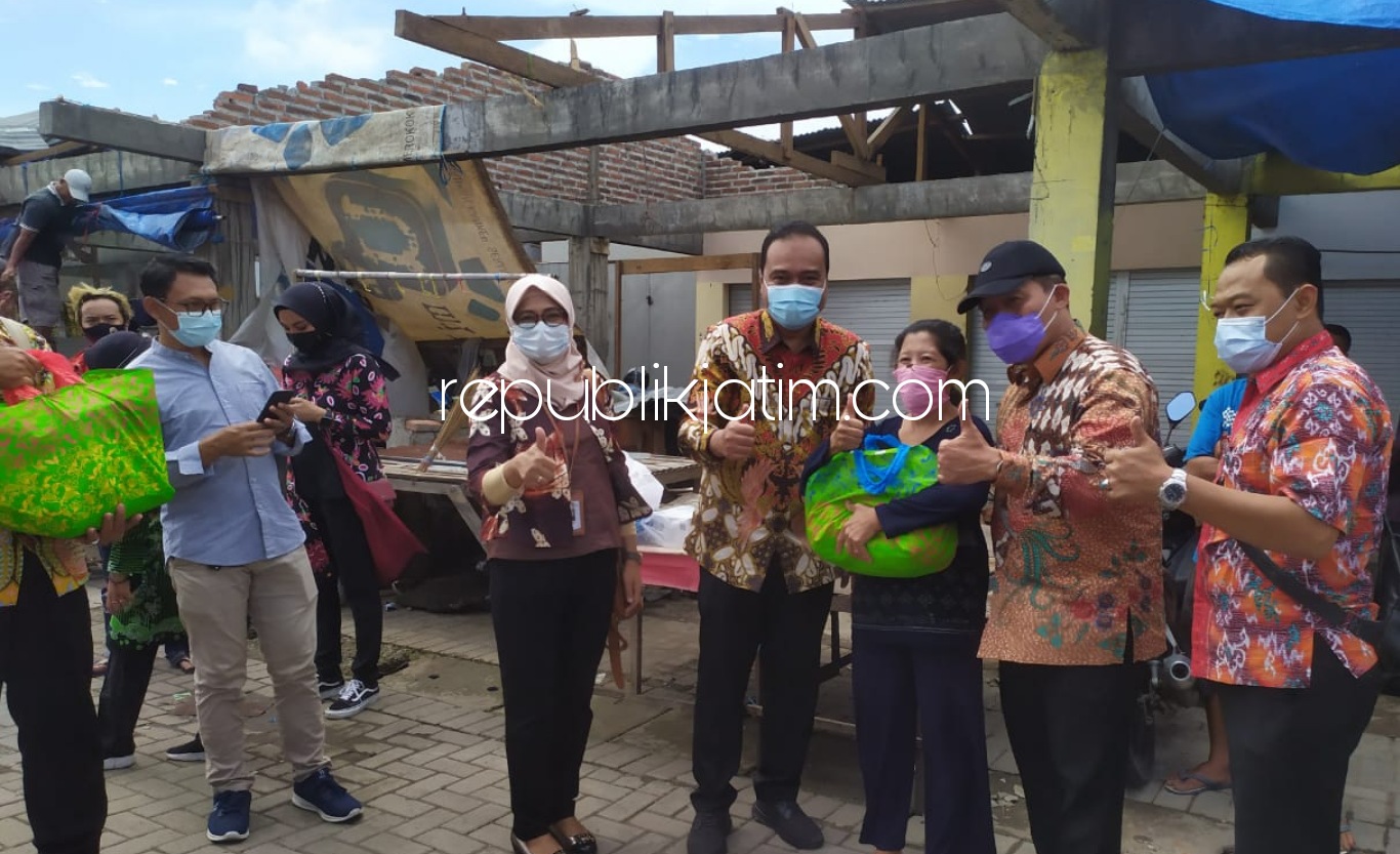 Digelontor Sembako dan Ratusan Seng,  Pedagang Pasar Balongdowo Terima Kasih Atas Kepedulian BHS