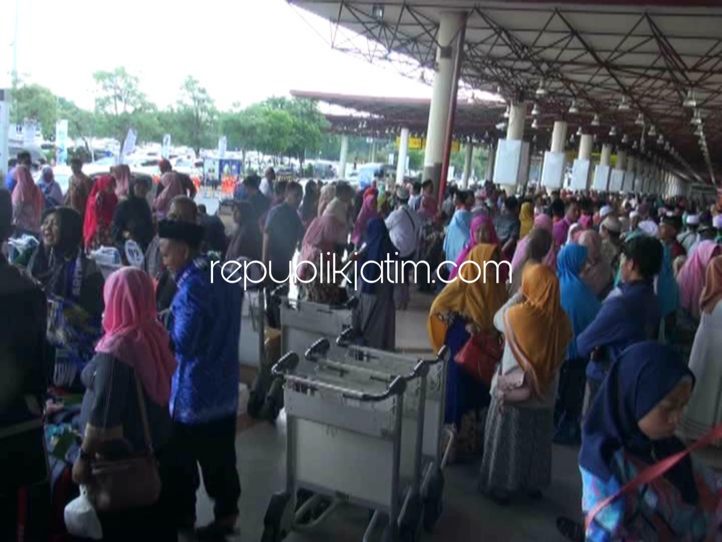 Runway Mengelupas, Operasional Bandara Juanda Dihentikan 3 Jam Penumpang Menumpuk