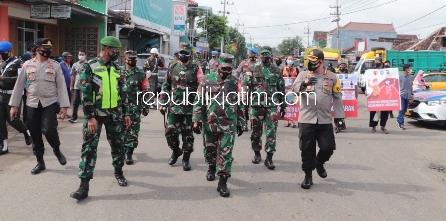 Irdam V Brawijaya Tinjau Operasi Yustisi dan Kampung Tangguh di Ponorogo