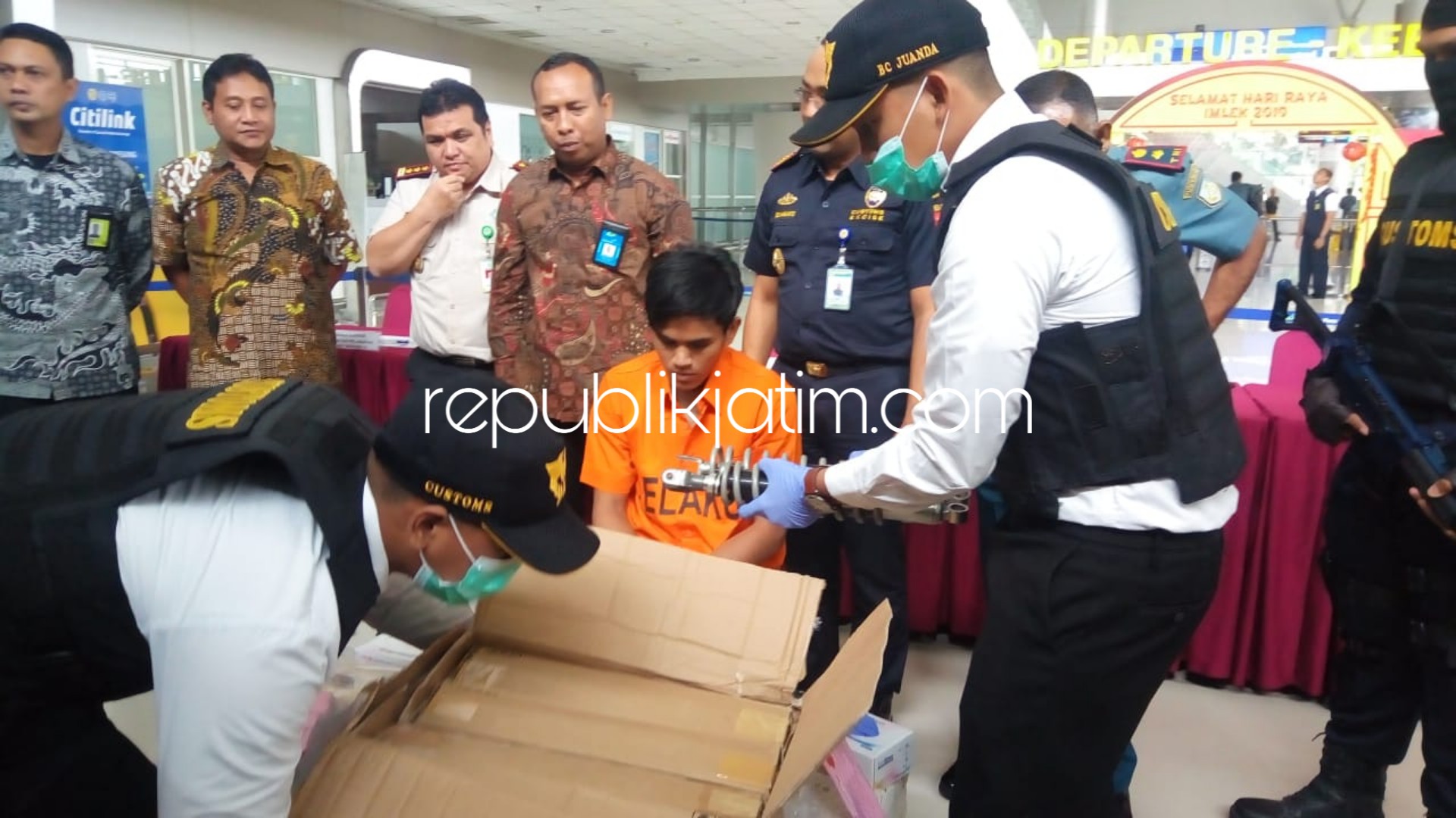 Bea Cukai Juanda Gagalkan Penyelundupan 1,1 Kilogram Sabu Dalam Shock Breaker