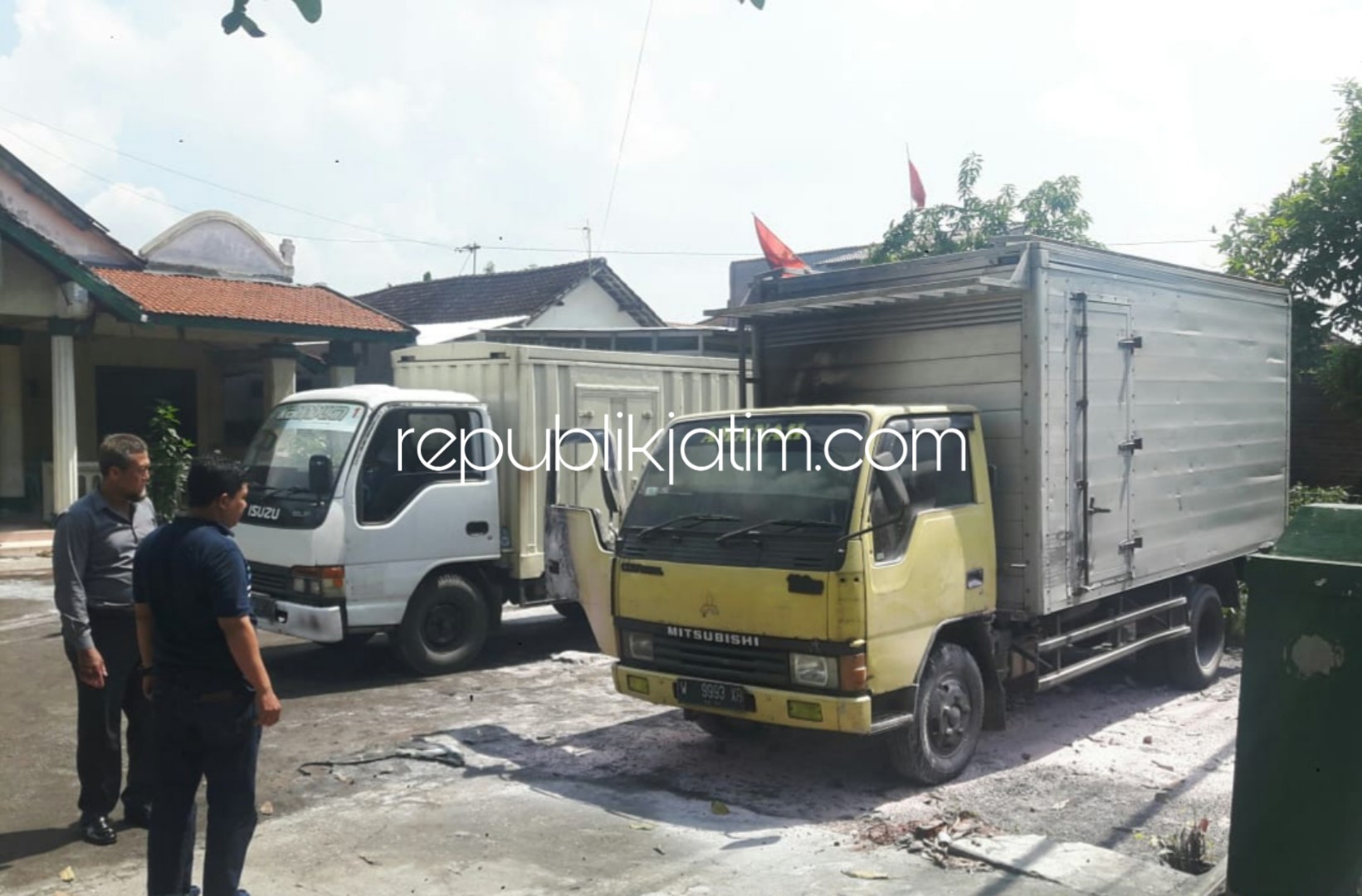 Dua Truk Roti Terbakar, Penyidik Polresta Tunggu Hasil Labfor Polda Jatim