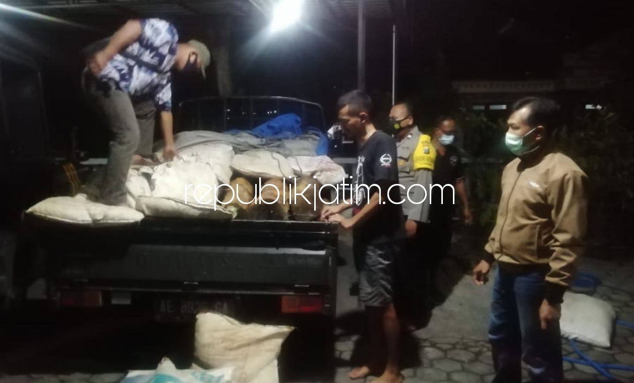 Polisi Ponorogo Tangkap Mobil Muatan Kayu Sono Keling Hasil Curian