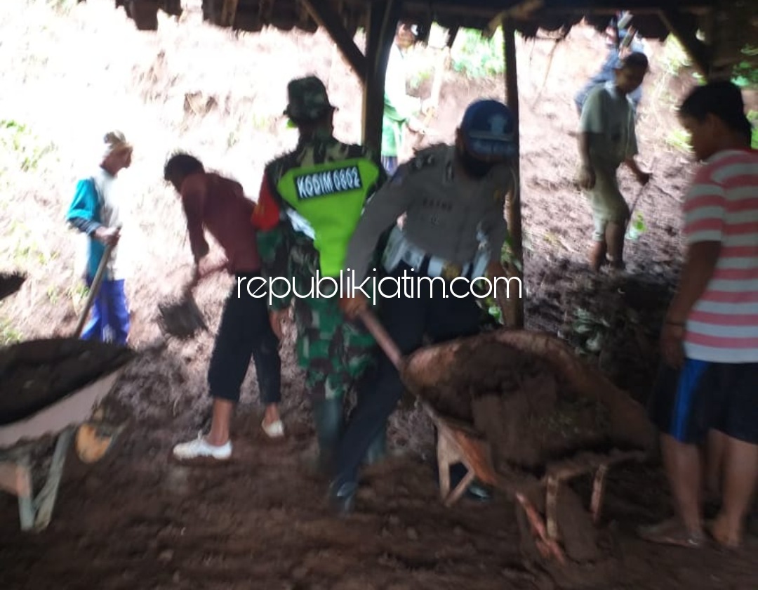 Tebing Setinggi 5 Meter Longsor Terjang dan Rusak Rumah Warga Ponorogo