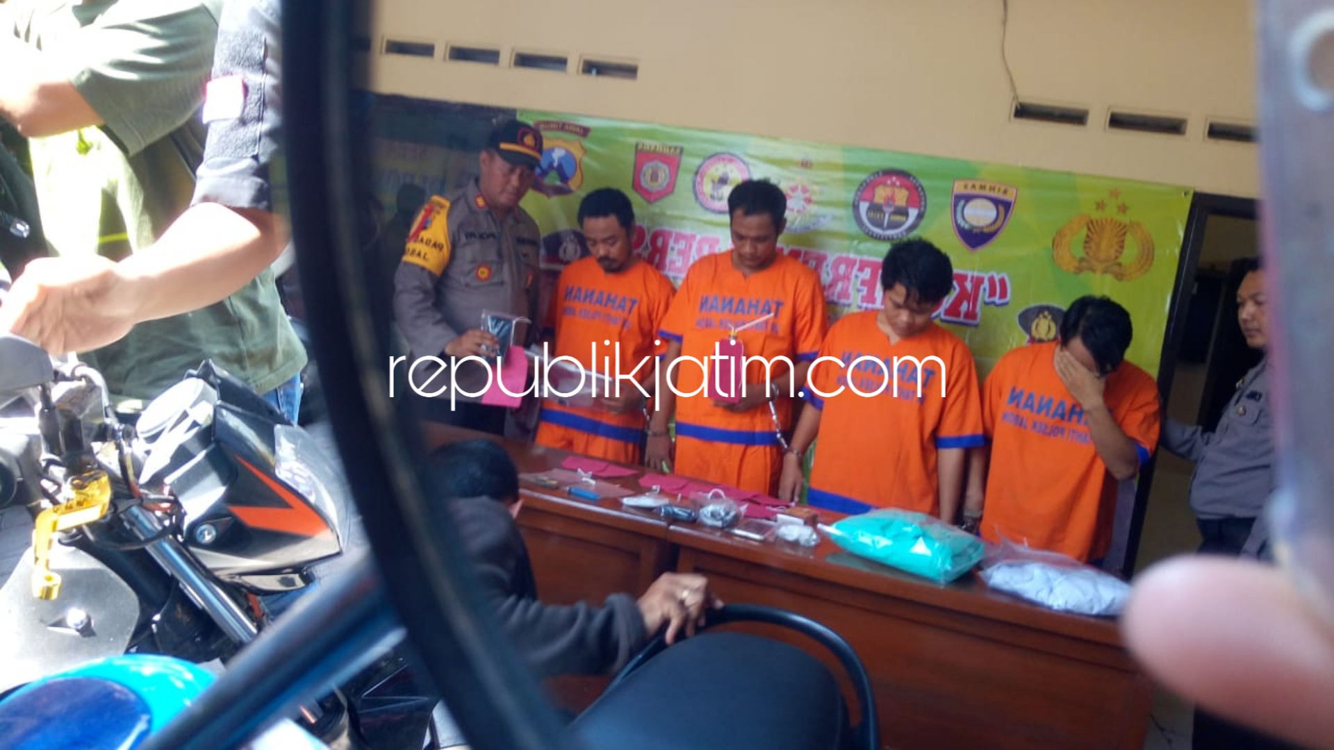 Empat Pemuda Sidoarjo Edarkan Sabu-Sabu Diringkus di Jabon