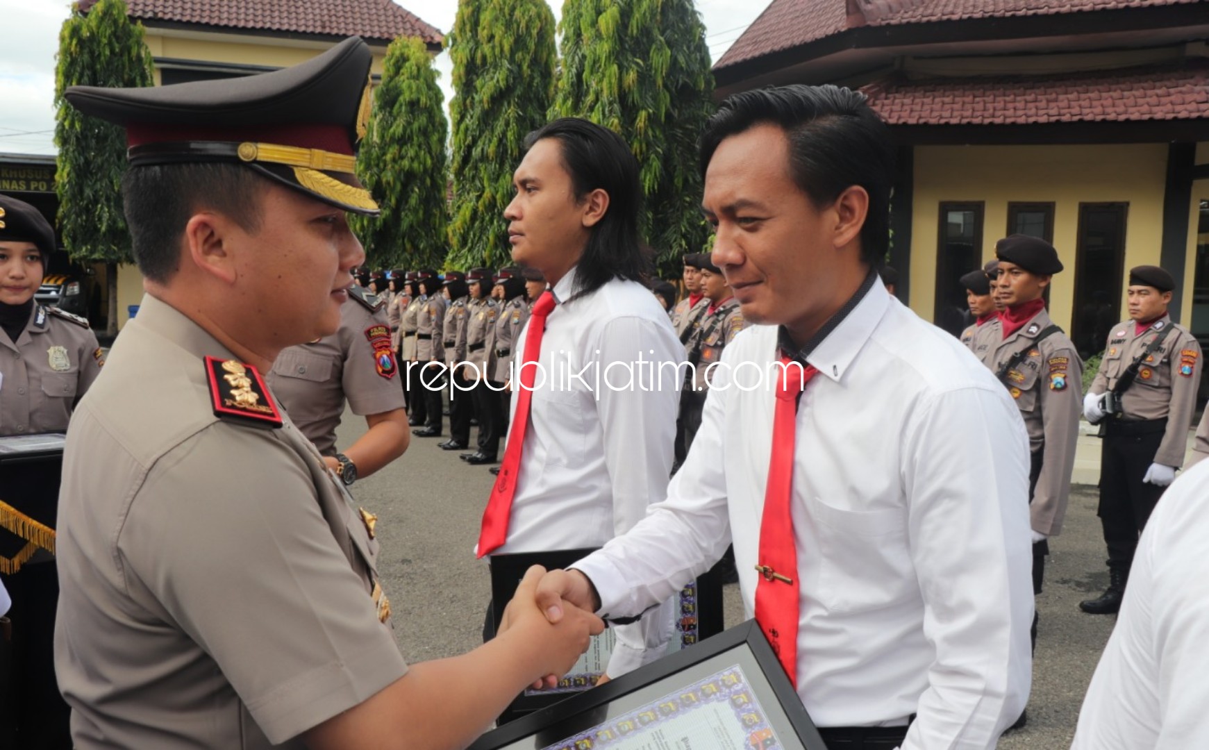 Sukses Ungkap Kasus Penemuan Mayat Bayi, Kapolres Ponorogo Beri Penghargaan Anggotanya