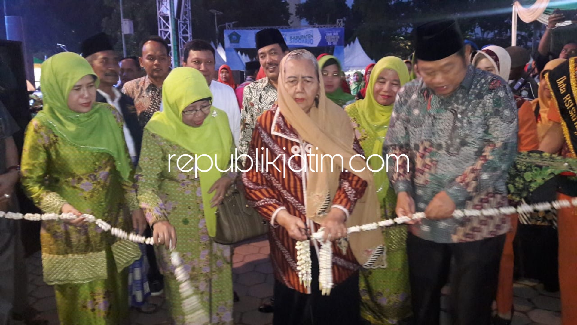 Hidupkan Ekonomi Kerakyatan, Muslimat NU dan Pemkab Sidoarjo Gelar Pasar Rakyat