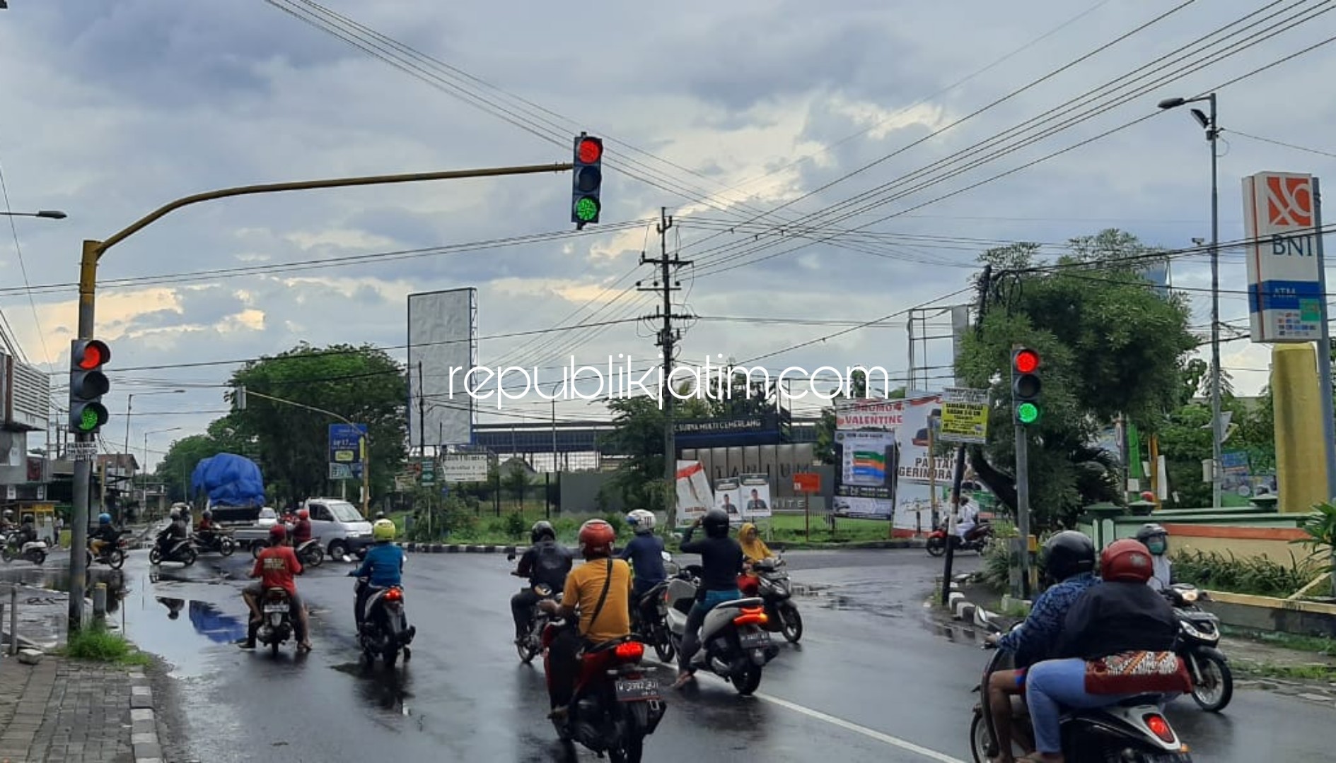 Traffic Light Wonoayu Nyala Merah dan Hijau, Pengguna Jalan Perang Klakson