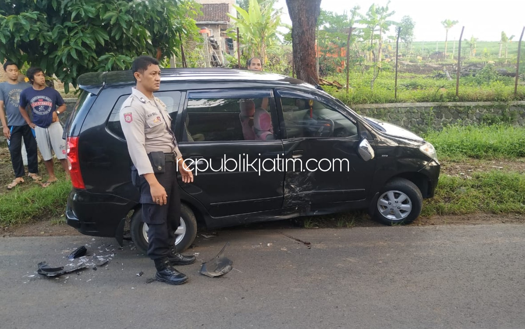 Pemotor Tabrak Avanza Hendak Putar Balik, Terkapar Dilarikan RSUD