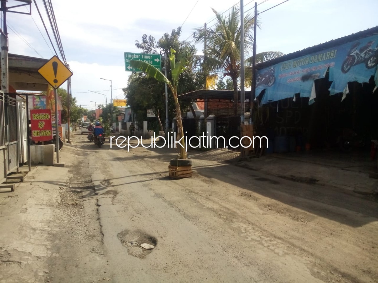 Jalan Damarsi Rusak Ditanami Pisang, Pengembang Perumahan Janjikan Perbaikan