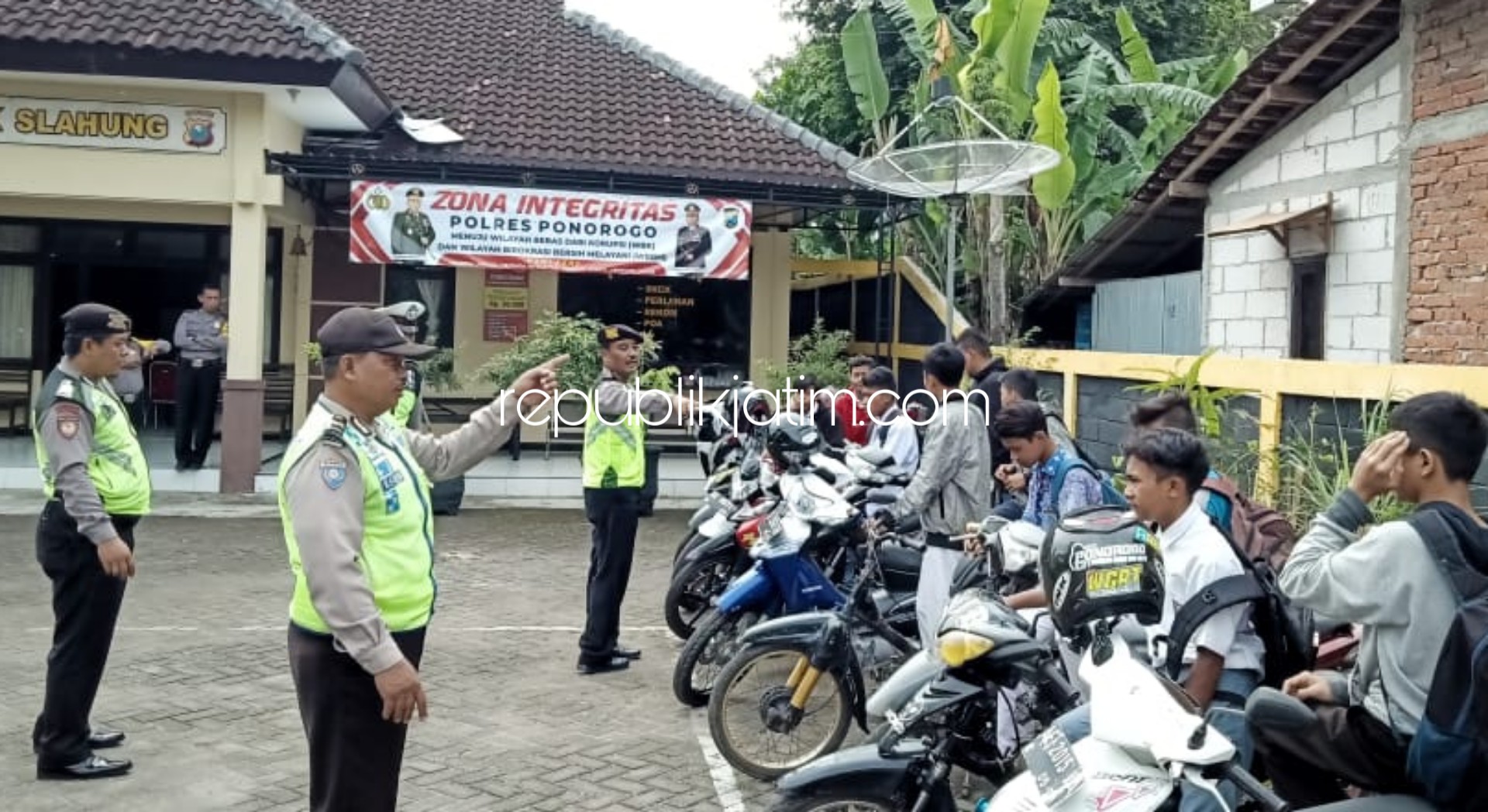 Bolos Sekolah Nongkrong di Warkop, 10 Pelajar di Ponorogo Terjaring Razia