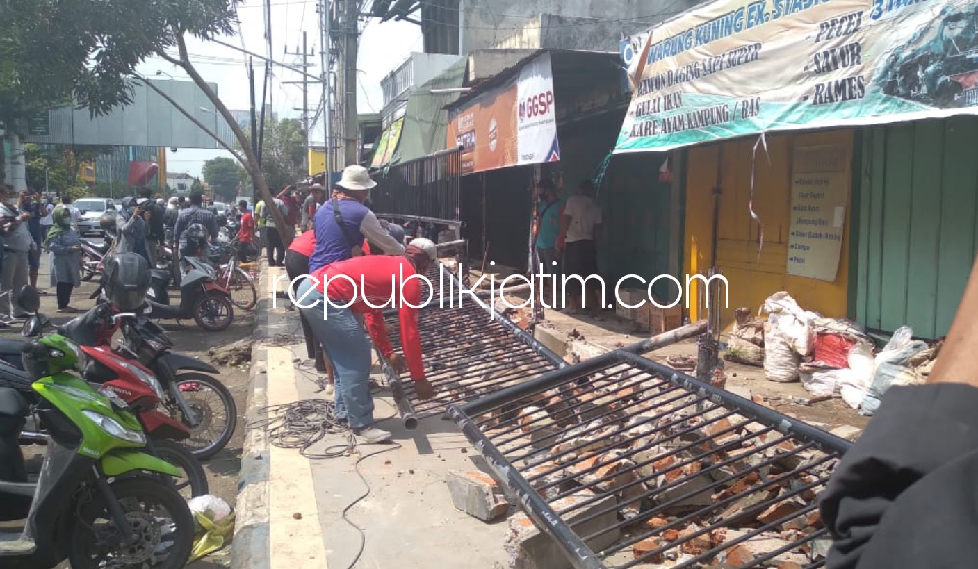 Sugiri Akhirnya Bongkar Pagar Pasar Eks Stasiun Ponorogo Yang Dikeluhkan Pedagang