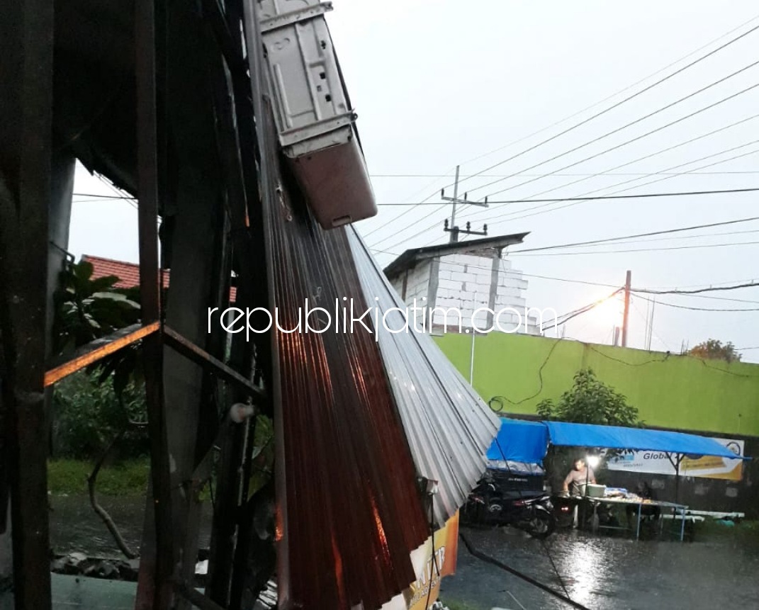 Amukan Angin Kencang Rusak Ruko, Rumah dan Tumbangkan Pohon di Sidoarjo