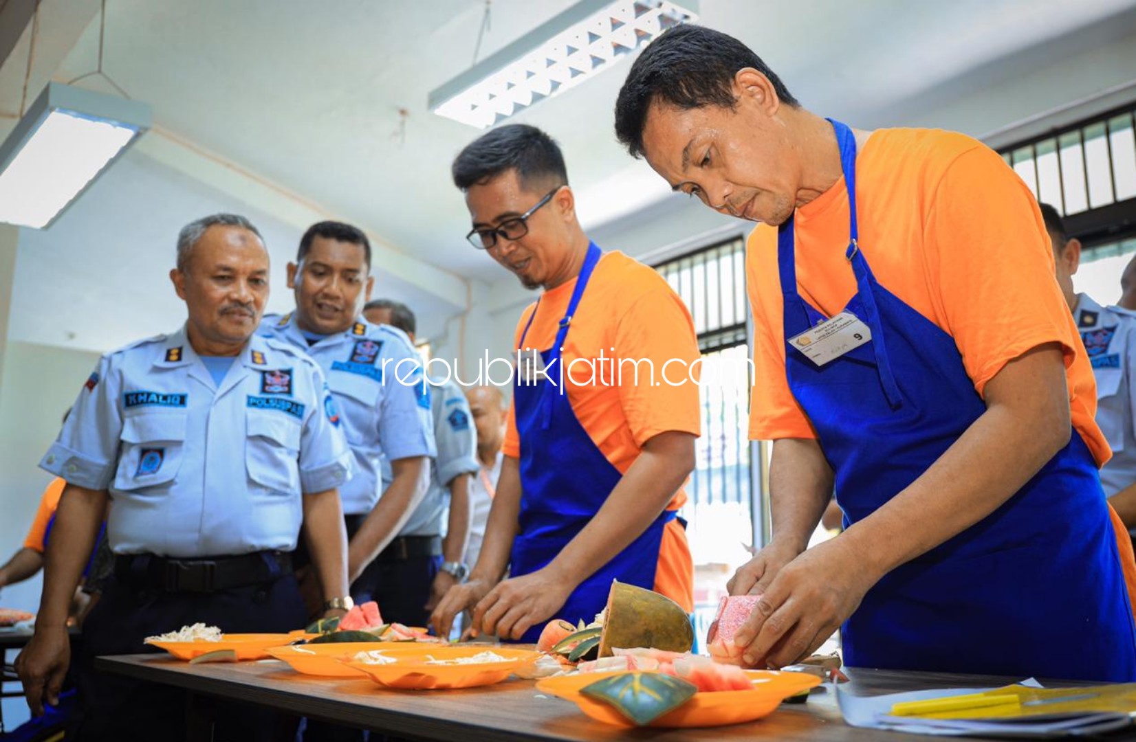 Ingin Jadi Koki, Napi Lapas Porong Belajar Merangkai Sayur dan Buah