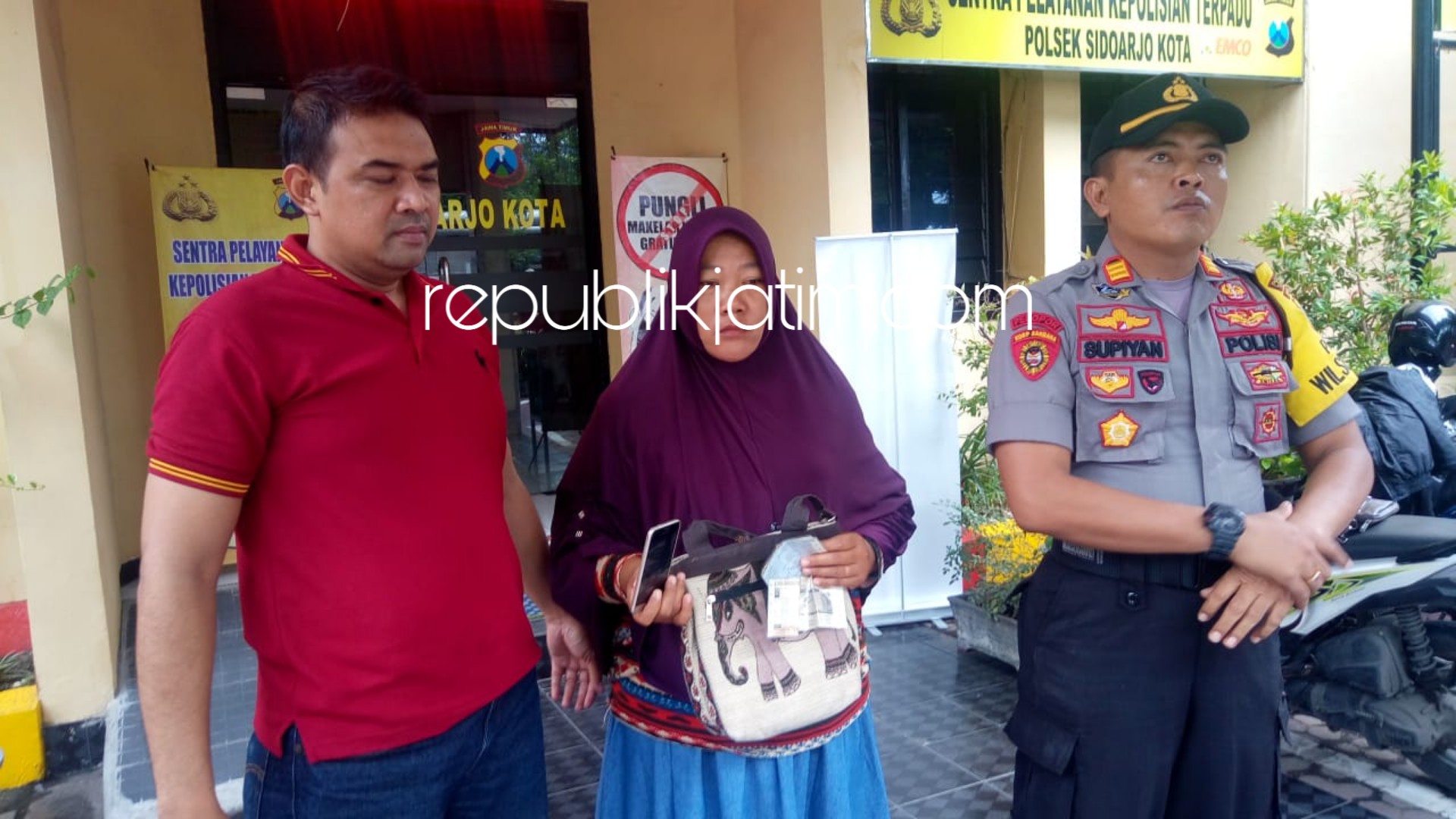 Ibu-Ibu Asal Nganjuk Gondol HP Ibu 3 Anak Ditangkap Warga