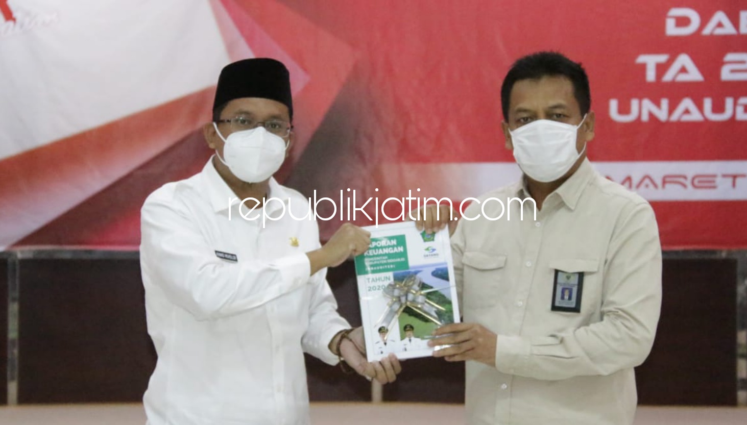 Gus Muhdlor Serahkan LKPD TA 2020 Kepada BPK RI Perwakilan Jatim Tepat Waktu