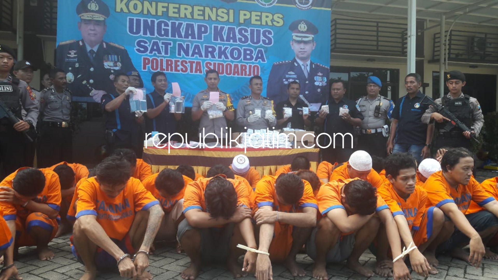 Hendak Edarkan 330.650 Butir Pil Koplo ke Pelajar, Arek Sidoarjo Diringkus Bersama 25 Pengedar Lain