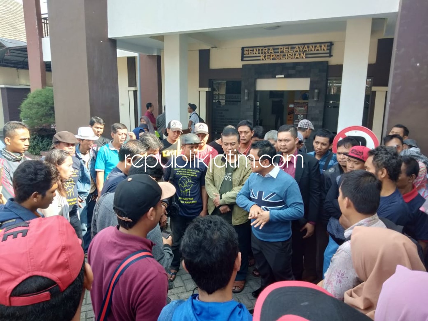 Penyelidikan Dinilai Lamban, Puluhan Pembeli Tanah Kavling Luruk Polresta Sidoarjo