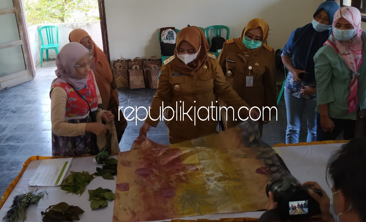 Hadapi Persaingan Pasar Dunia, Pemkab Ponorogo Berdayakan Batik Ecoprint Ramah Lingkungan Berbahan Alam