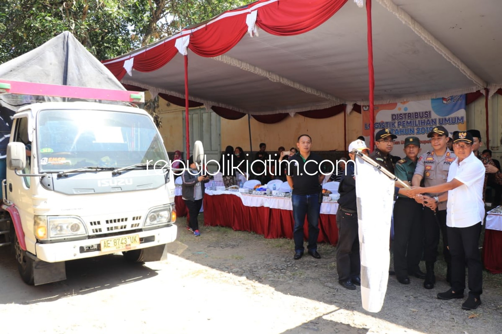 Polisi Ponorogo Kawal Distribusi Logistik Pemilu 2019 ke Seluruh PPK